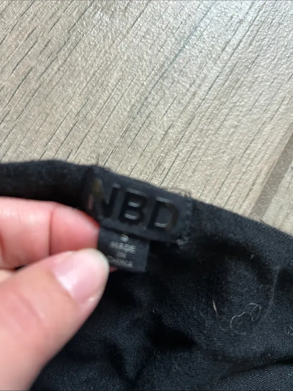 NBD Black Twist-Front Long-Sleeve Crop Top - Image 2