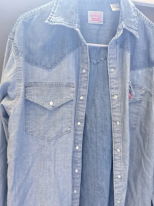 Levi’s Long Sleeve - Image 4