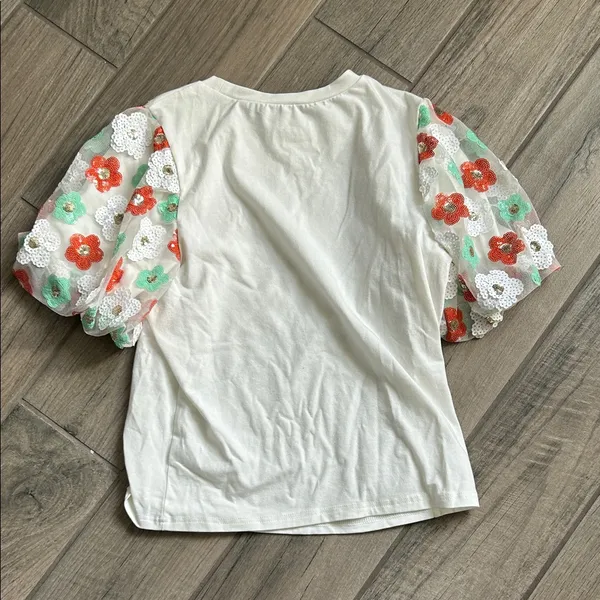 Elegant White Blouse with Floral Puff Sleeves - Image 4