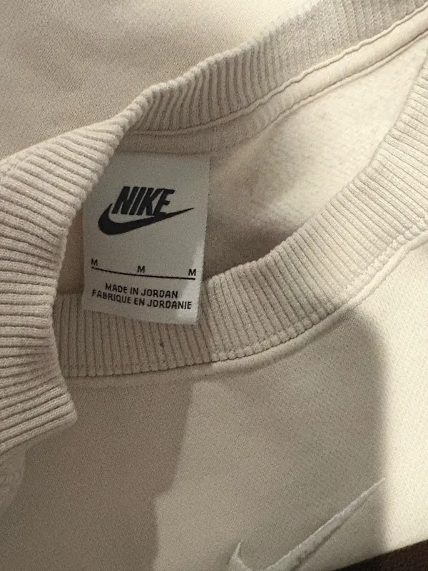 Women’s Nike Crewneck size medium  - Image 3
