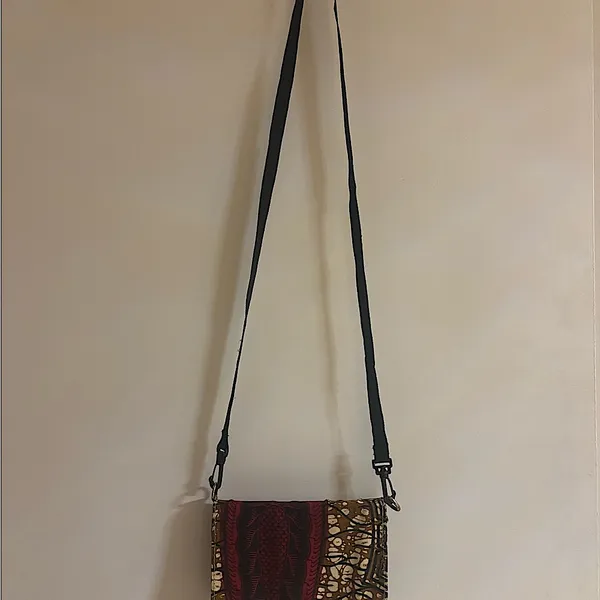 UNIQUE Black,Gold&Red Crossbody.Rectangular BY CHIGENVY-Waxed material.VINTAGE - Image 2