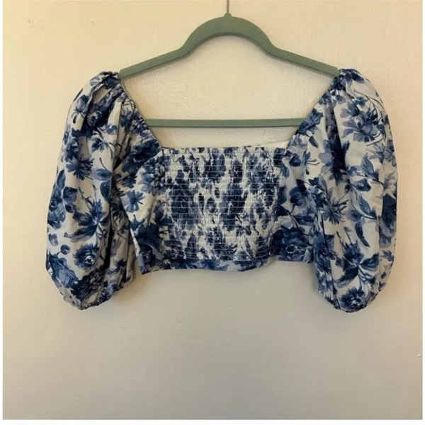 $60 NWOT Abercrombie puff sleeve crop top in blue rose floral M - Image 5