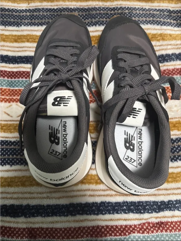 New Balance Women's Gray, White and Black Retro Runner Sneakers - Image 4