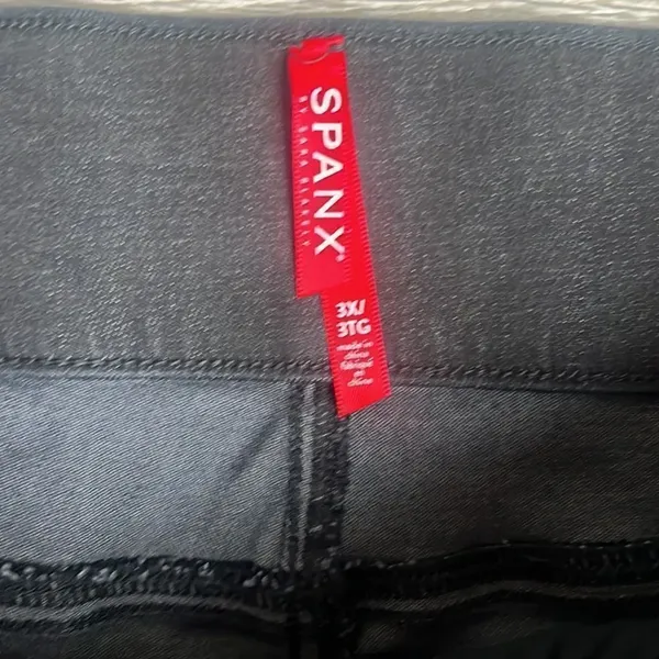 NEW Spanx Vintage Distressed Ankle Skinny Jeans - Image 6
