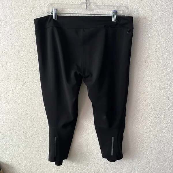 ADIDAS Climacool Workout Capri Tights 
Size XL - Image 3