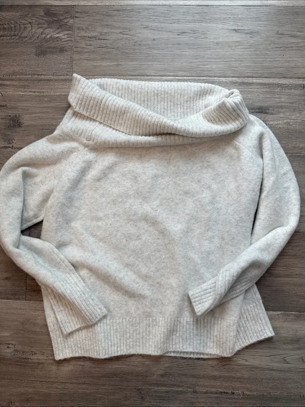 NWT PINK Victoria's Secret Comfy Girl Off The Shoulder Sweater - Image 4