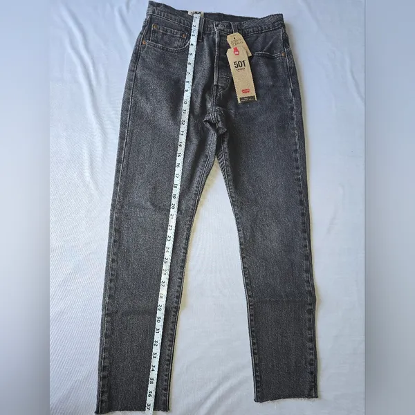 Levi's 501 Skinny High Rise Fitted Through Hip And‎ Thigh Size 26x28 - Image 14