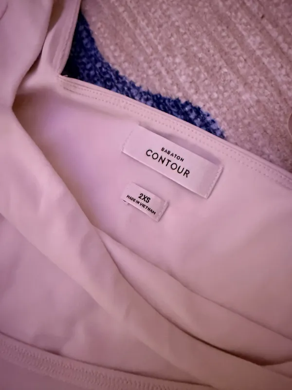 Aritzia Babaton Bodysuit Contour Long Sleeve - Image 3