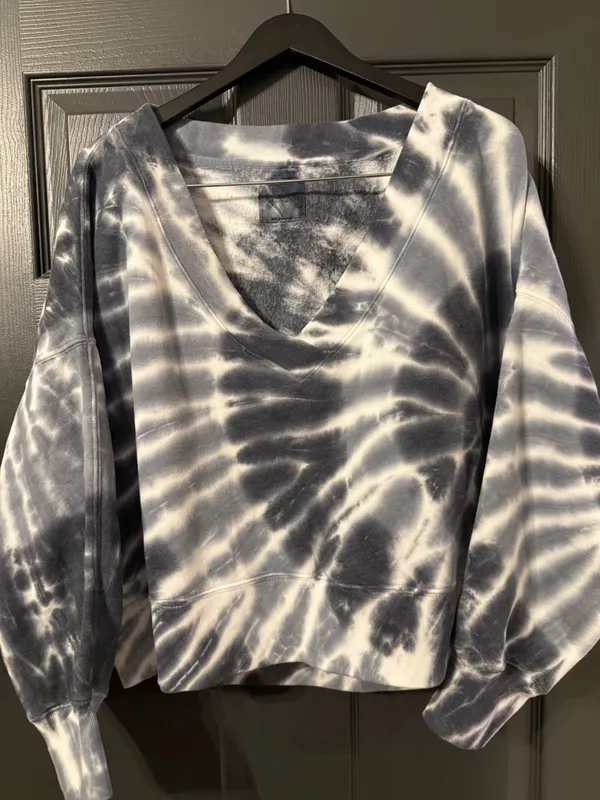 Abercrombie V-Neck sweat shirt - Image 5