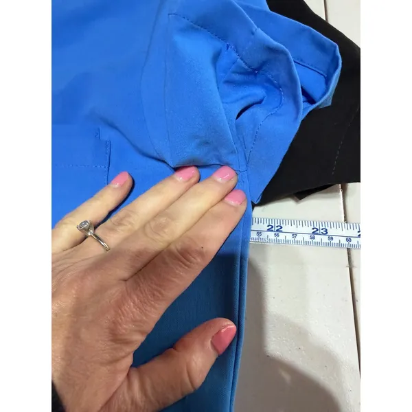 FIGS Catarina Scrub Top Women S Black Blue V-Neck Pocket‎ Technical Collection - Image 5