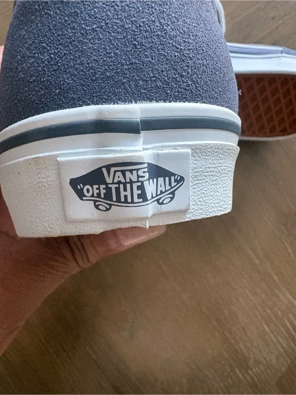 Vans Old Skool in Gray and White - Image 4