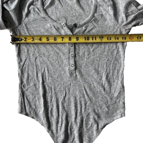 Aerie Ribbed Long Sleeve Henley Bodysuit Womens L Heather Gray Minimalist - Image 7