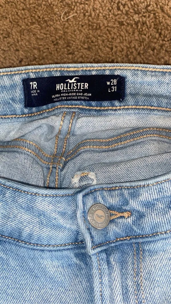 Light-wash Jeans - Image 3