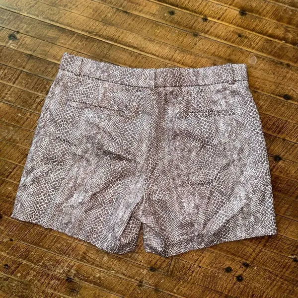 Banana Republic brown snakeskin textured size 4 shorts - Image 4