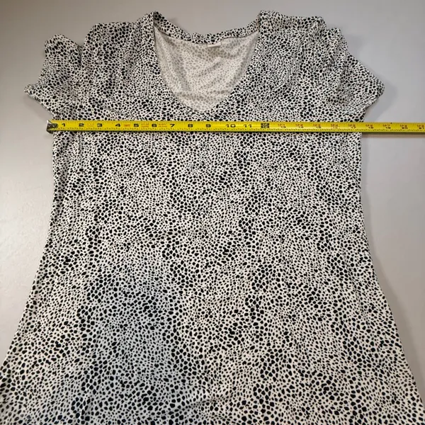 Old Navy Luxe V-Neck Tee Small Black White Speckled Animal Print Short Sleeve - Image 7