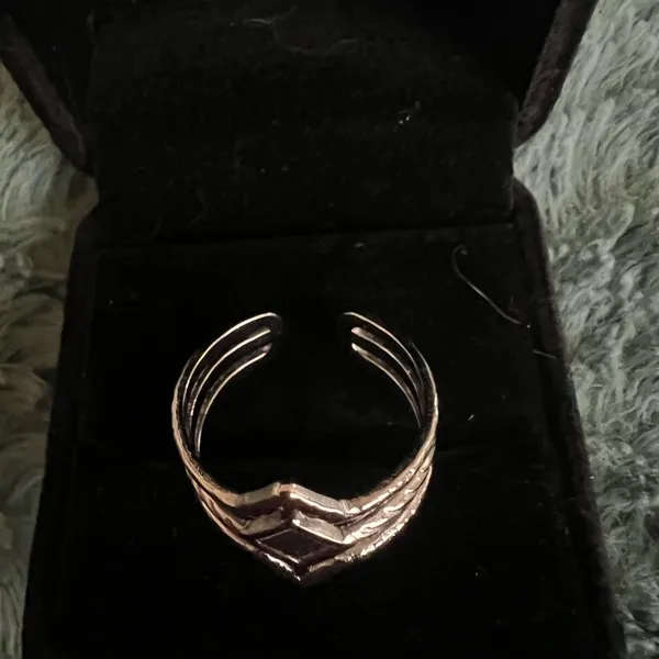 Women’s Stainless Steel Silver Adjustable Band Size 7-9 - Image 3