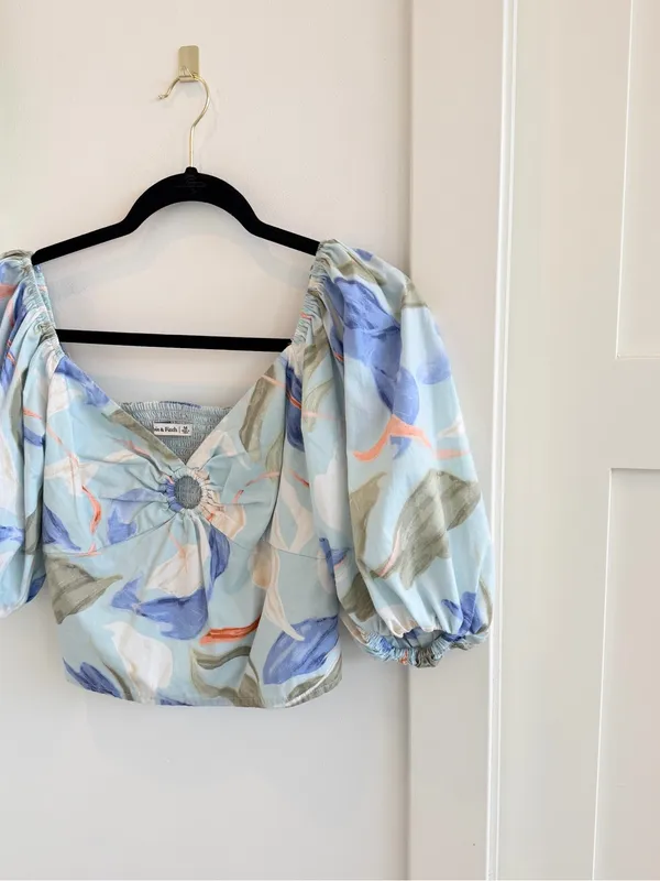Abercrombie & Fitch Pastel Blue Floral Puff-Sleeve Crop Top - Image 3
