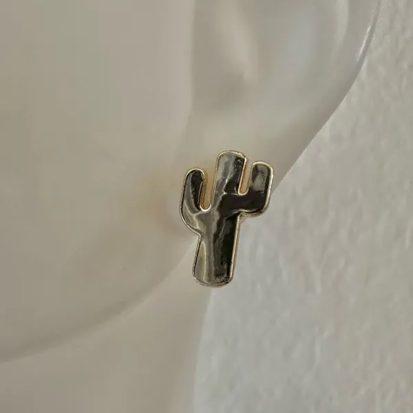 Sugar Rush Tarte dainty gold tone cactus stud earrings - Image 4