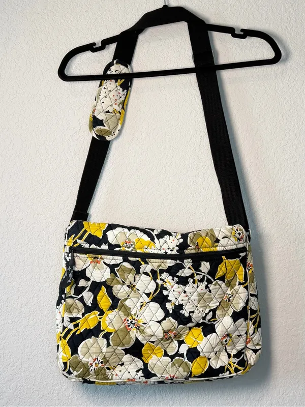 Vera Bradley Dogwood Floral Pattern Quilted Messenger Boho Bag - Image 2
