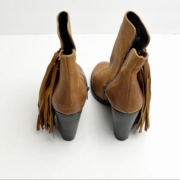 STEVE MADDEN Woodstock Distressed Leather Upper Fringe Booties Size 6.5 Boho - Image 8