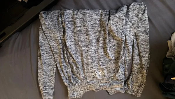 HeatGear Under Armour Women’s grey long sleeve sweatshirts - Image 3