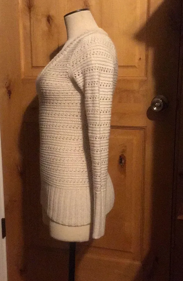 Cream Crochet Gold Knit V Neck Pullover Sweater $99 EUC XS - Image 3