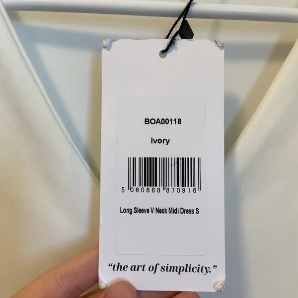 NWT | BOA women’s long sleeve v-neck midi dress‎ — small - Image 4