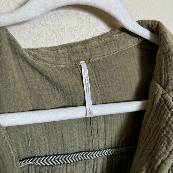 Free People all about the feels button down top tunic‎ shirt sz large in green - Image 3