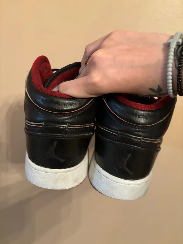 Air Jordan 1 Retro Mid GS 'Black Gym Red' - Image 4