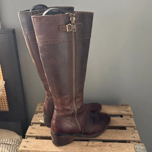 Born Poly Tall Heeled Distressed‎ Riding Boots 7.5 - Image 7