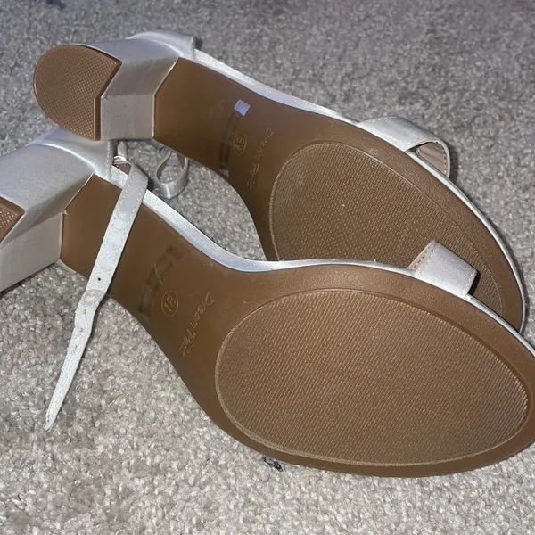 Dream Paris white satin shoes block heels 8.5 - Image 6