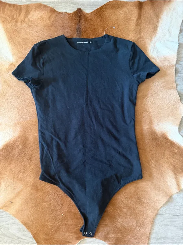 NWOT Abercrombie & Fitch Black Short Sleeve Bodysuit – Size Large - Image 3