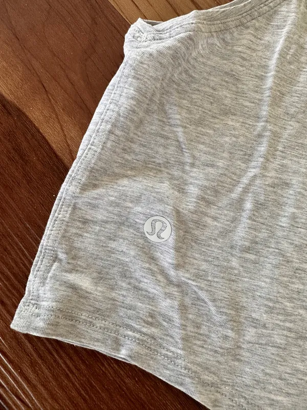 LULULEMON Cut Back Crop Tank in Heathered Core Light Grey Sz. Small - Image 7
