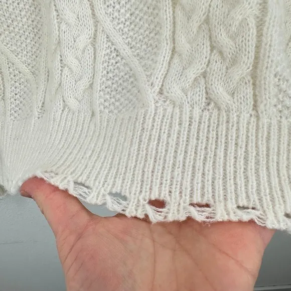 Le Lis Collection Cozy Soft Cream Cable Knit Sweater Medium Pullover‎ - Image 7