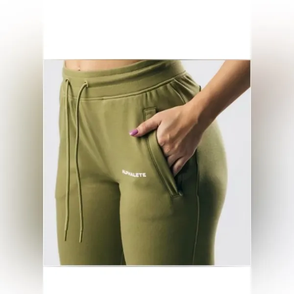 Alphalete Womens Core Joggers size M with 2 zipper pockets, activewear gym, ✨❤️ - Image 2