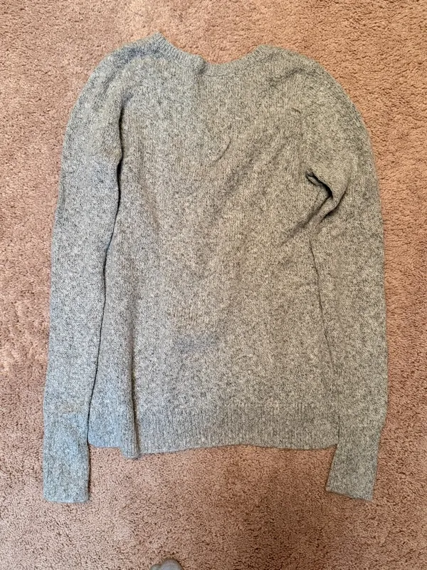 Hollister Gray V-Neck Sweater - Image 4
