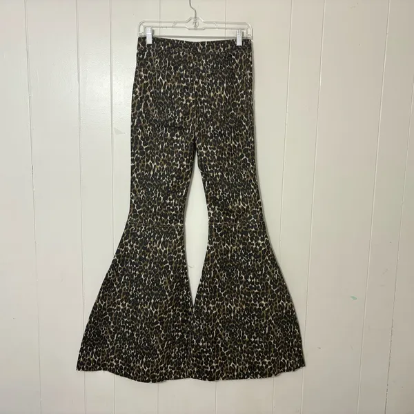 Blank Paige Leopard Print Bell Bottom Jeans Raw Hem Size M - Image 9