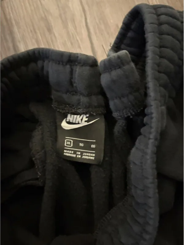 Nike Women’s Capri Sweatpants Black Cropped Drawstring Sz XL - Image 2