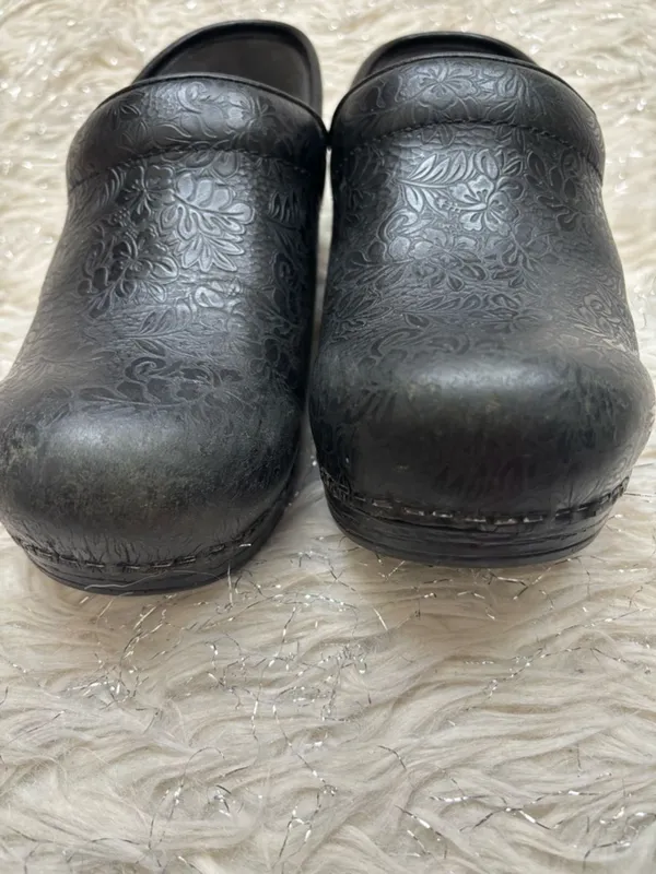 Dansko Black Floral-Embossed Women’s Leather Professional‎ Clogs Size 36 - Image 8