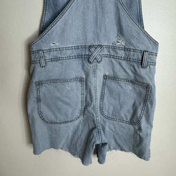 BDG Shortall Overalls Womens 30W Light Wash Denim Distressed‎ Raw Hem Shorts - Image 11