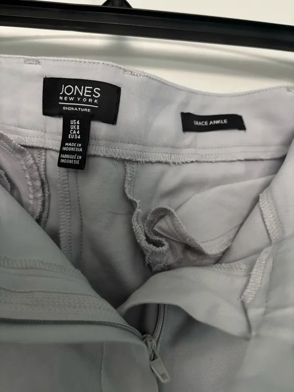 Jones New York Gray capris - Image 2