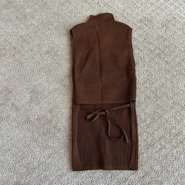 Aritzia Babaton Sculpt Knit Tie Back Sleeveless Mock Neck Brown XS Never Worn - Image 3