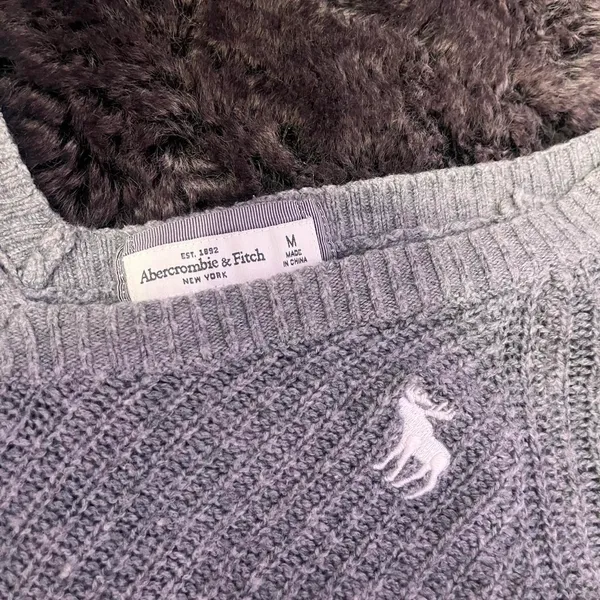 Abercrombie v-neck sweater - Image 2