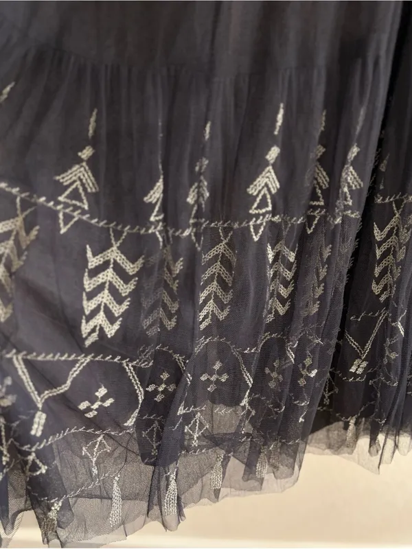Floreat Anthropologie Women's Navy Tulle Embroidered Maxi Skirt Size 4 Fairy - Image 2