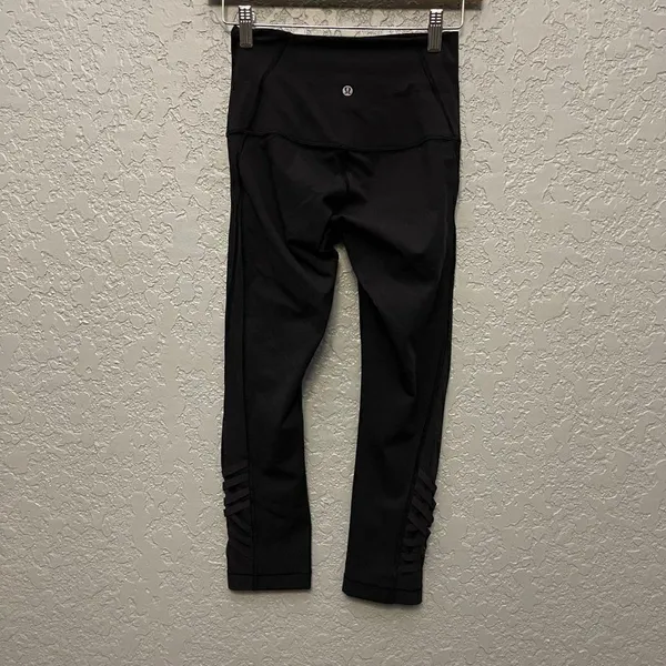 Lululemon Minimalist Crop Size 4 - Image 5
