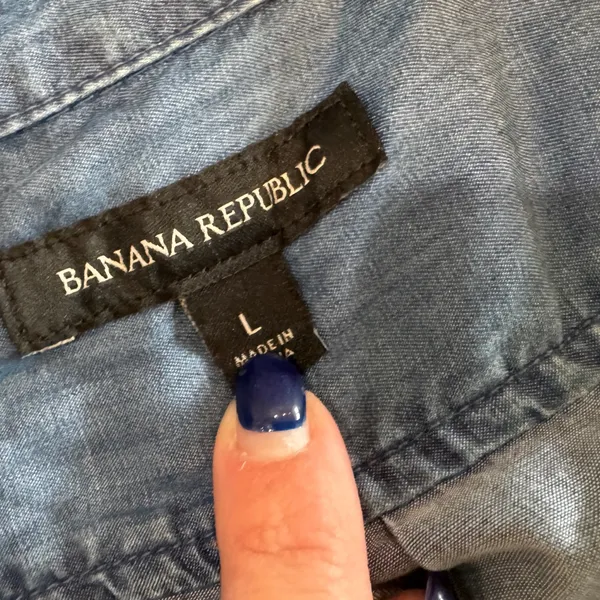 Banana Republic long sleeve tencel chambray button down blue size large - Image 2