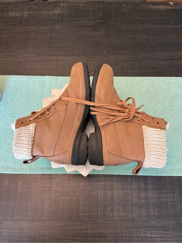 Koolaburra Tan Shearling-Lined Lace-Up Winter Boots - Image 4