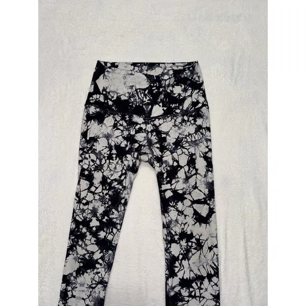 Lululemon Women's Leggings Shibori Tie Dye Size 8 - Image 2