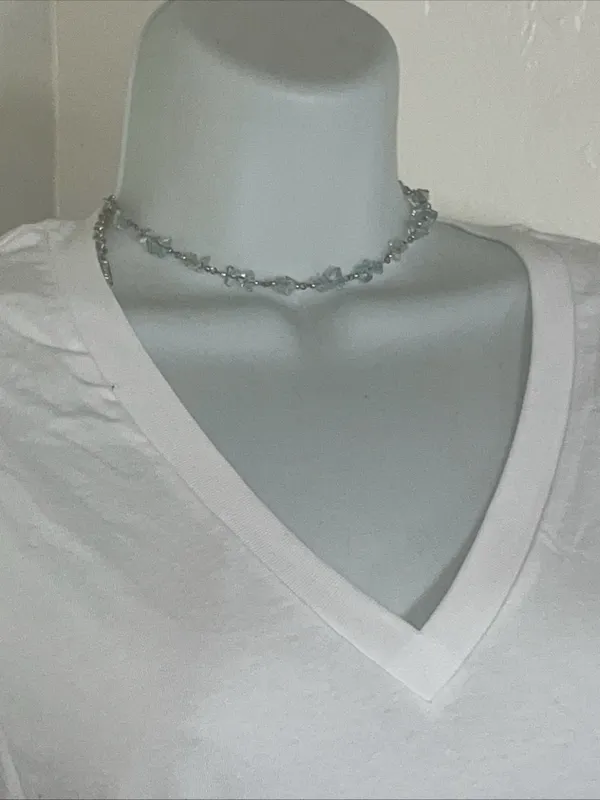 White V - Image 4
