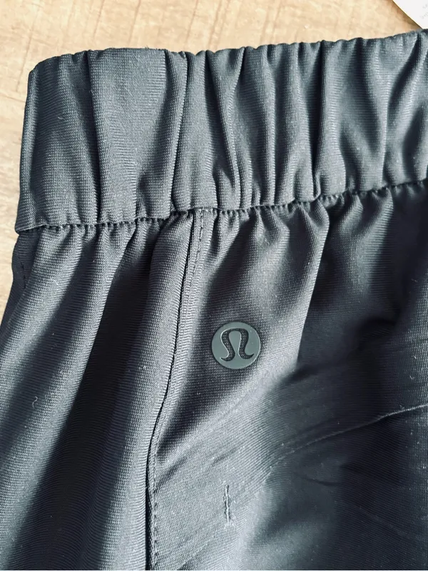 Lululemon Warpstreme High-Rise 7/8 Jogger black size 26 womens - Image 7